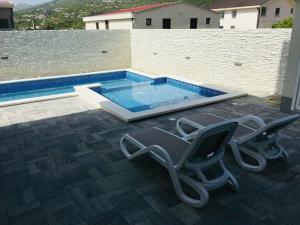 Ferienwohnung mit Pool für 5 Personen nur 200 Meter vom Meer entfernt 