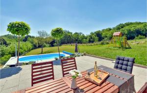 Cozy Home In Dragoslavec With Kitchen