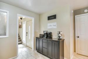 Remote Texas Retreat Hot Tub, Deck, Grill!