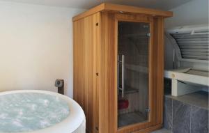 Amazing Home In Donji Zvecaj With Wifi