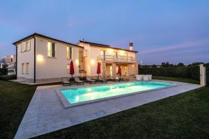 Haustierfreundliche Villa Bincila mit Pool