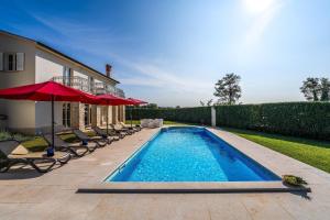 Haustierfreundliche Villa Bincila mit Pool 