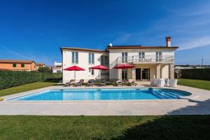 Haustierfreundliche Villa Bincila mit Pool 