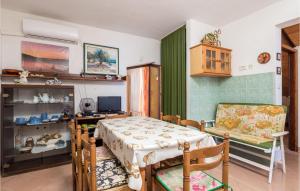 3 Bedroom Nice Apartment In Jablanac