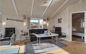 Gorgeous Home In Humble With Kitchen