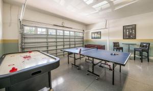 Open 8 Bdrm Home with Pool in Champions Gate