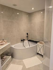 Henri martin, vue Tour Eiffel Trocadéro luxe et chic