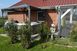 Komfortables Ferienhaus in Conneforde mit Sonniger Terrasse - Wiefelstede