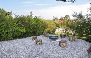 3 Bedroom Lovely Home In Hejls