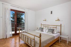 Villa Pinia Holiday home with a pool