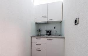 Gorgeous Apartment In Medulin With Wifi