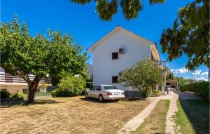 Nice Apartment In Jurandvor With Wifi