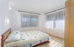 Nice Apartment In Jurandvor With Wifi