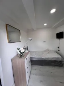 Lovely ensuite room in Corby - Weldon