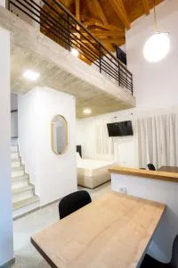 ΕΠΟΣ hotel - 皮立翁