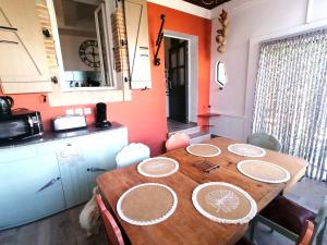 Maisons de vacances Gite et chambres d-hotes Les 2 Pins : photos des chambres