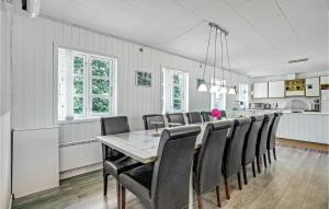 Awesome Home In Væggerløse With Kitchen