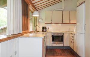 4 Bedroom Gorgeous Apartment In Allinge