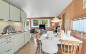 Amazing Home In Væggerløse With Wifi