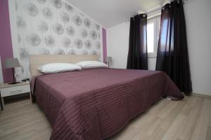Modern eingerichtete Apartment für 4 Personen in einem Haus mit mehrere Apartments und mit Pool