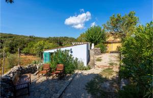 2 Bedroom Lovely Home In Punta Kriza