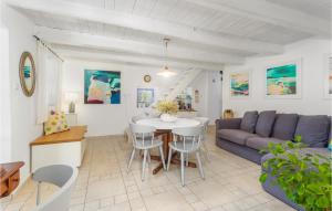 2 Bedroom Lovely Home In Punta Kriza