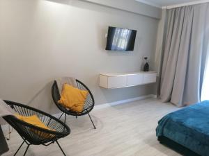 Bella studio-only adults