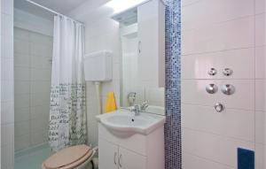 Amazing Apartment In Pula With Kitchen