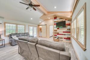 Secluded Broken Bow Cabin with Fishing Pond and Views!