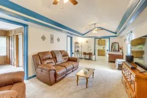 Clanton Cottage with Charcoal Grill and Porch! - Averittes Spring