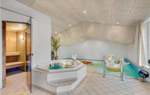 Cozy Home In Oksbøl With Sauna