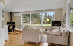 Awesome Home In Væggerløse With Kitchen