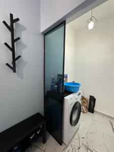 The Luxe Apartment 22