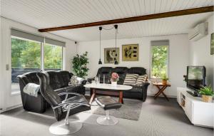 Gorgeous Home In Toftlund With Wifi