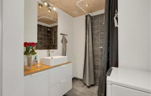 Gorgeous Home In Toftlund With Wifi