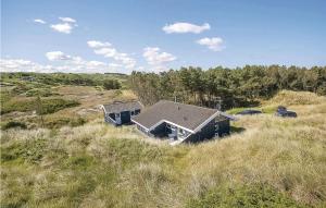 Beautiful Home In Blokhus With Wifi