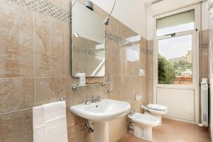 Superior Double Room with City View room in Hotel Minerva