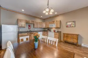 Sunrise Condo - Sunny Loft Bedrooms Near The Beach - 梅诺莫尼