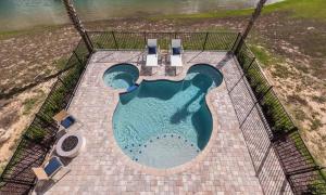 Charming 6 Bdrm Villa with Water Views at Reunion