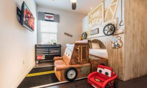 Charming 6 Bdrm Villa with Water Views at Reunion