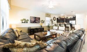 Traditional 7 Bdrm Home with Spa in Champions Gate