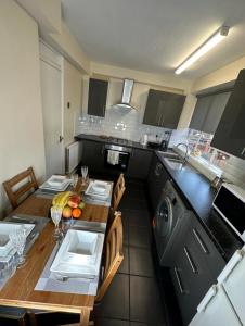 Kim33 Two Bedroom Apartment Central London