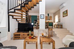 Grand Stone Casa Ciccarelli by Irundo