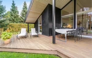 Three-Bedroom Holiday Home In Vaggerlose