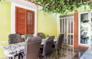 2 Bedroom Cozy Apartment In Pula 