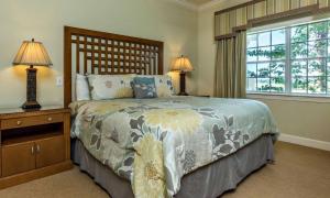 Classic Airy 3 Bdrm Condo with Golf Course Views at Reunion