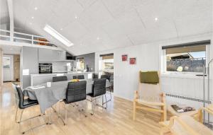 4 Bedroom Amazing Home In Hvide Sande