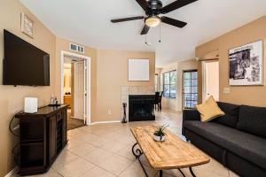 Ventana Canyon CONDO 2BR Condo w Pool & Tennis c
