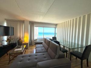 Ilikai Apt 1618 - Spacious 2BR 2BA Unit with Stunning Ocean-Lagoon View