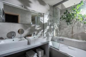 Omega House in Crete